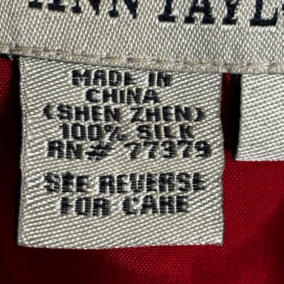 VTG ANN TAYLOR RED 100% SILK LONG SLEEVE TEN BUTTON VALENTINE JACKET SZ 8 - Picture 10 of 13